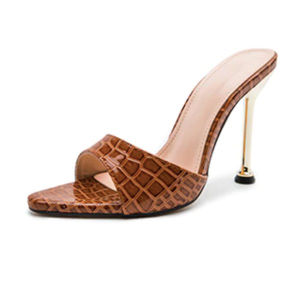 Brown Snake Skin Pumps✨ - Picture 2 of 4